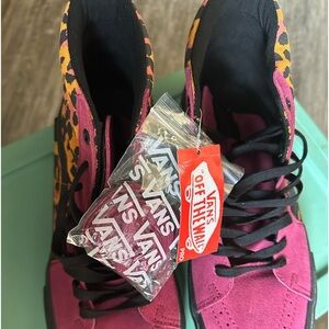 Magenta and leopard vans men’s size 11 with tags excellent condition